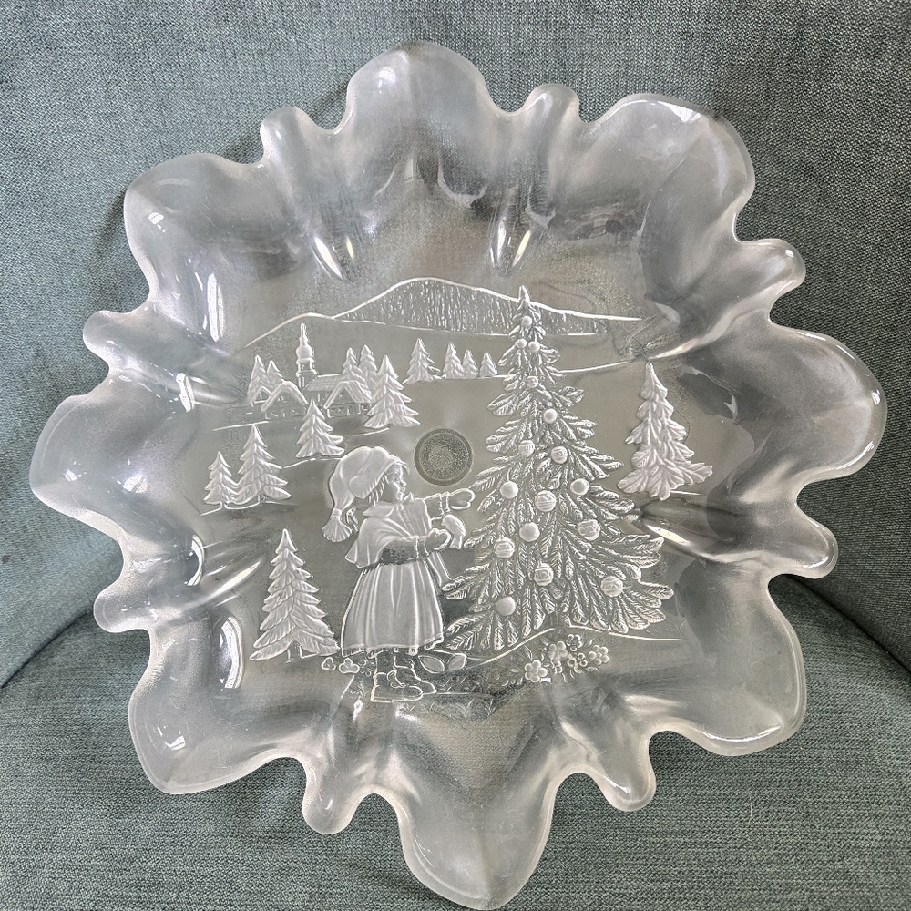 Vintage Mikasa Etched Christmas‎ Scene Forsted Glass Pedestal Dessert Stand